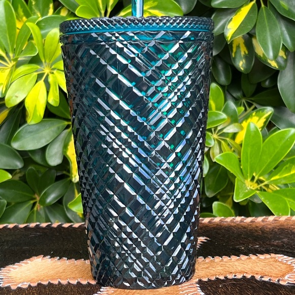 NWT STARBUCKS Green Winter Holiday Jeweled Textured Cup /Tumbler Grande 16 Fl Oz - Picture 3 of 5